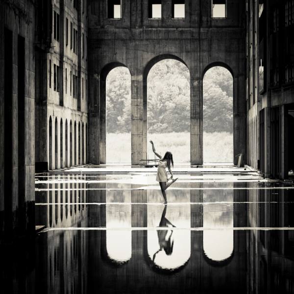 Photograph Peter Zelei Mirror Dance on One Eyeland
